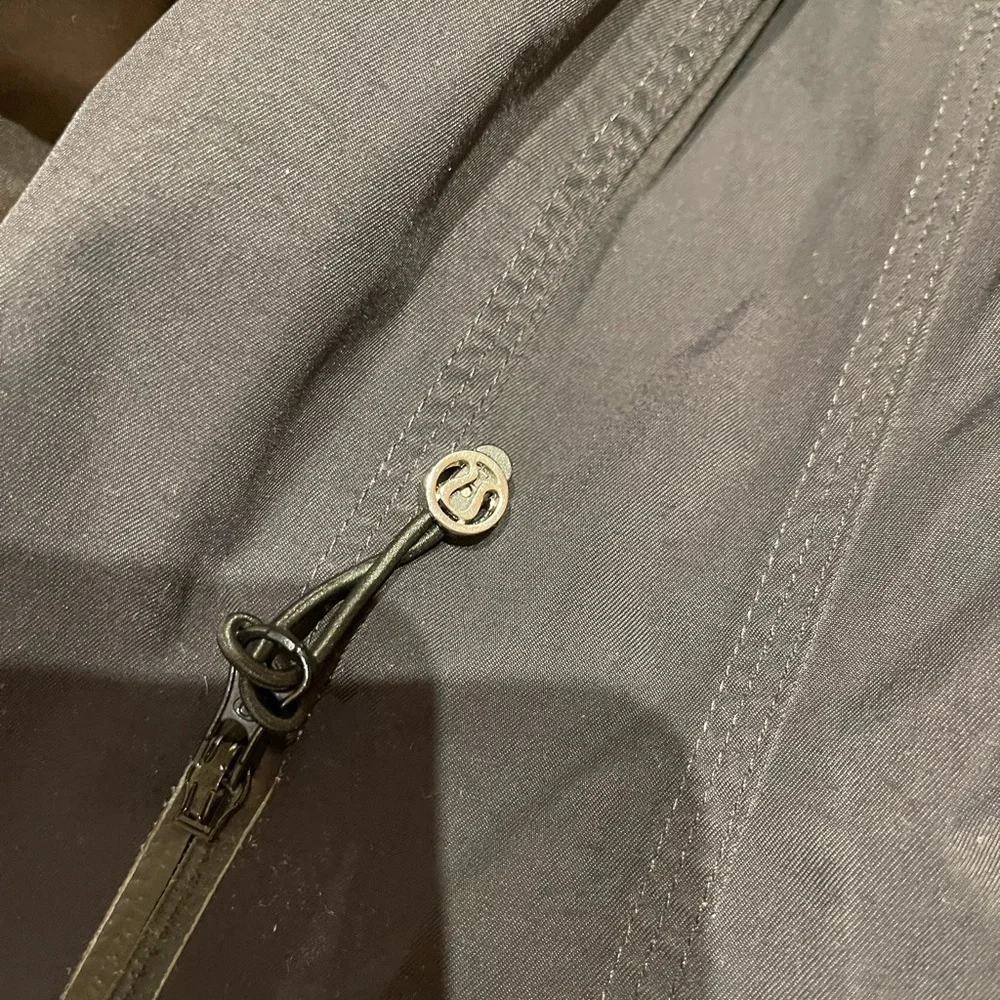 Lululemon Right As Rain Jacket nwot - Picture 3 of 6